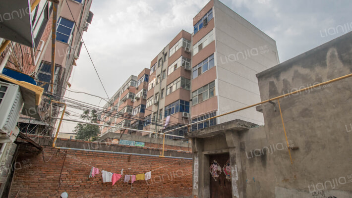 瑞贝卡家属院外景图