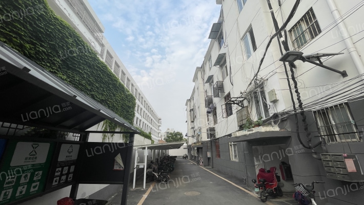 实验中学南宿舍外景图