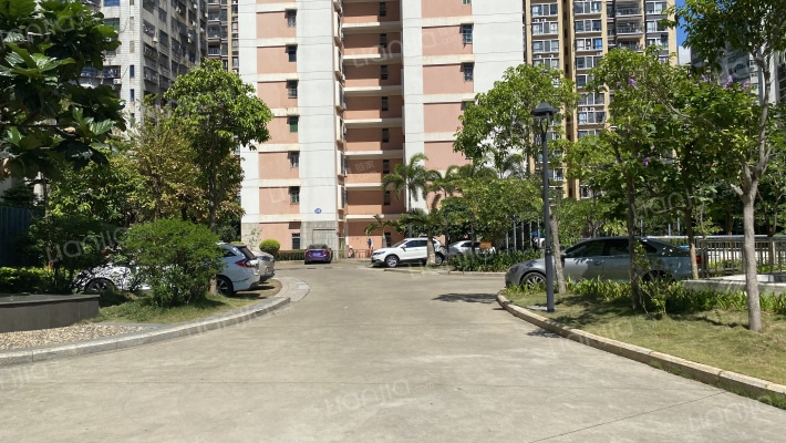 高路华小区外景图