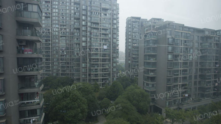 亚厦·中央假日外景图