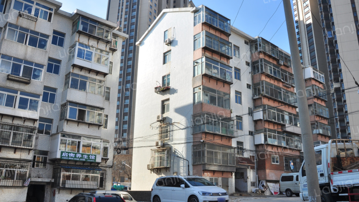 海滨花园小区彩辉街外景图