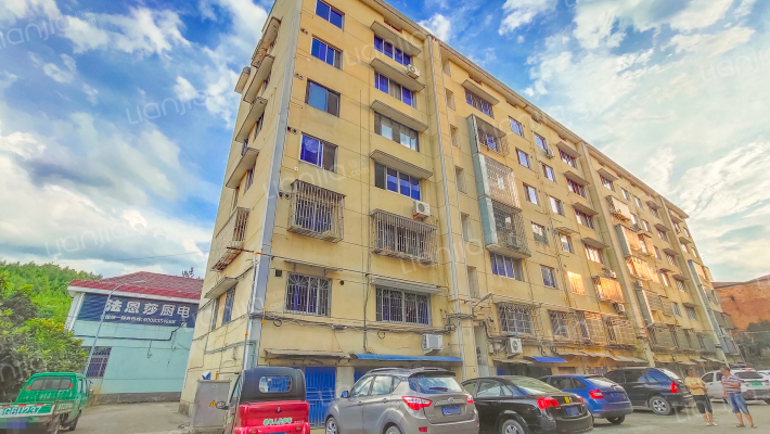 恒丰宿舍住宅楼外景图