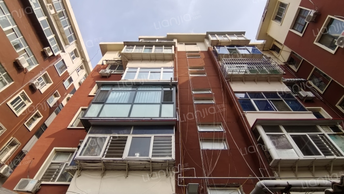 房管局宿舍外景图