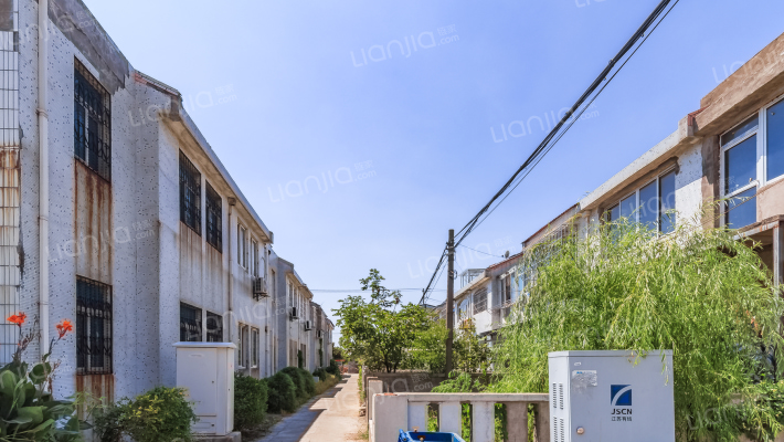 东郊花苑外景图