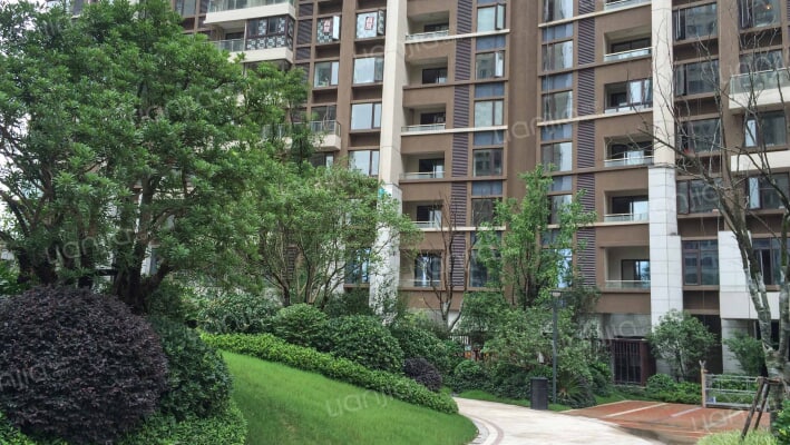 莱蒙水榭春天外景图