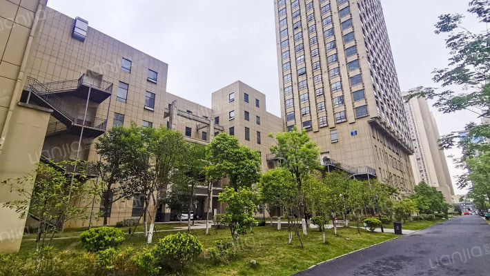 天润万象城C区外景图