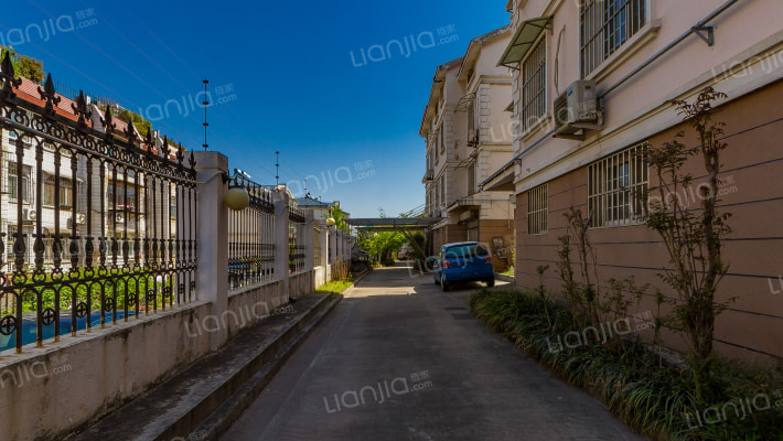 凤凰山中房园外景图