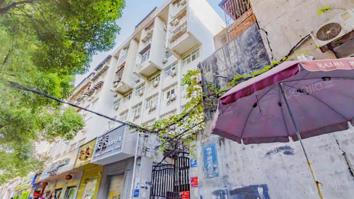 12中教师宿舍外景图