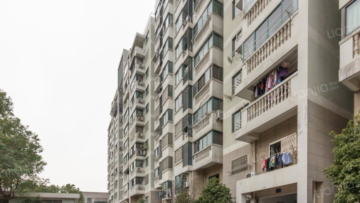 江桥商城外景图