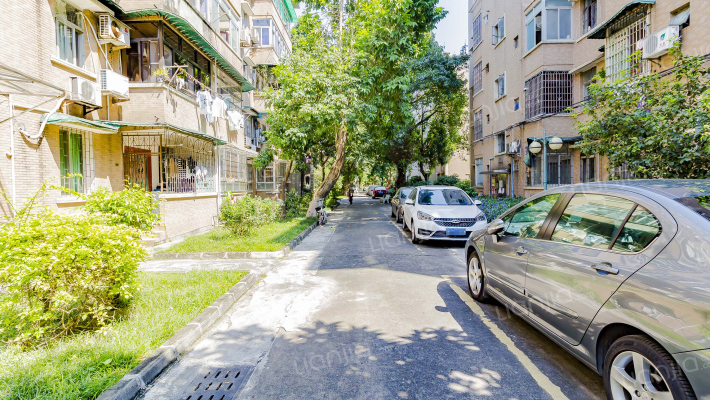 电子五所宿舍外景图