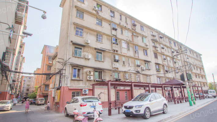 凉伞树小区外景图