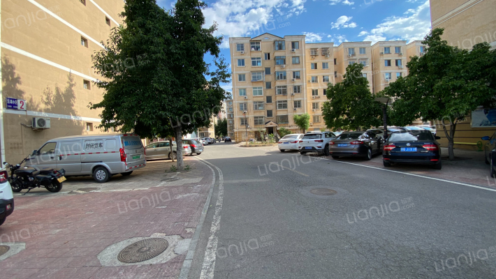 沿湖小区外景图