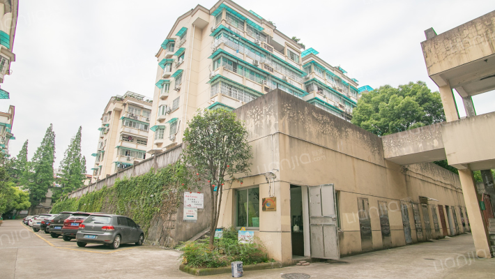 73051部队军官公寓外景图