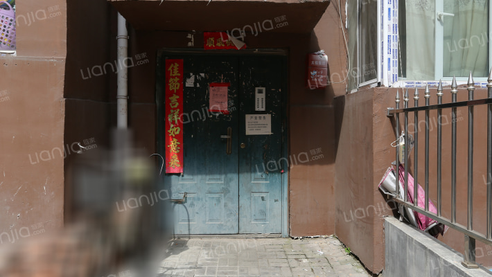 三桥街道黑龙潭社区外景图