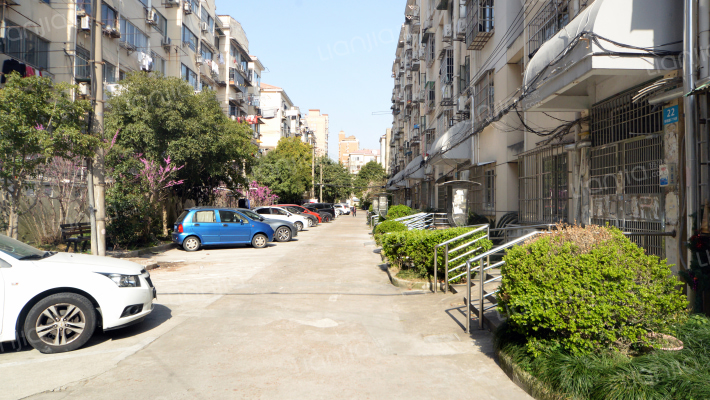 巨东小区外景图