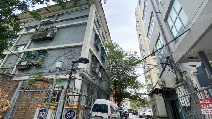 小西天东里外景图