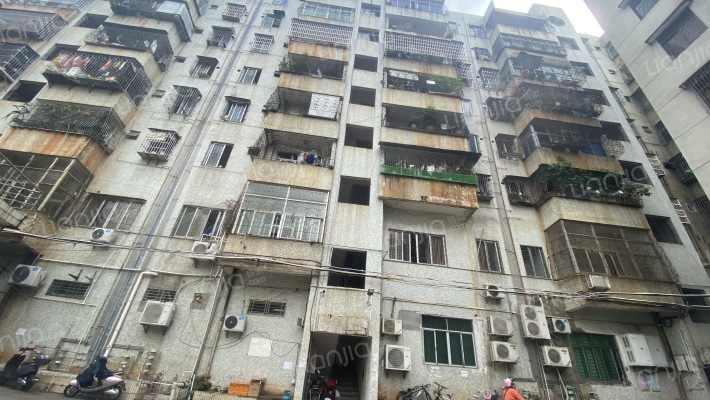 市邮政局宿舍外景图