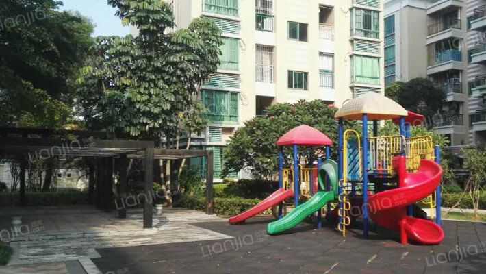 雅苑小区外景图