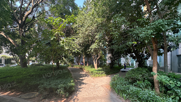 广铁西站小区外景图