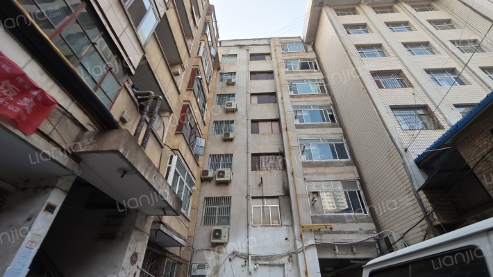 秦安路小学家属院外景图