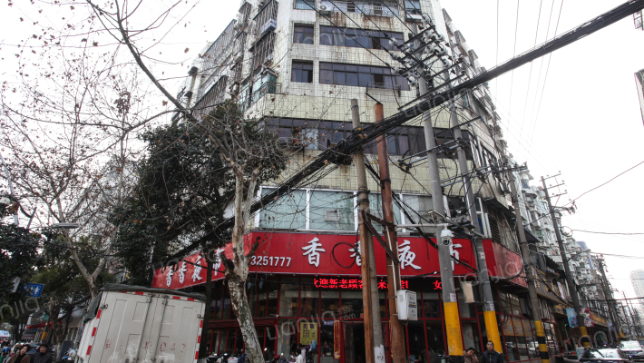 十字街36号外景图