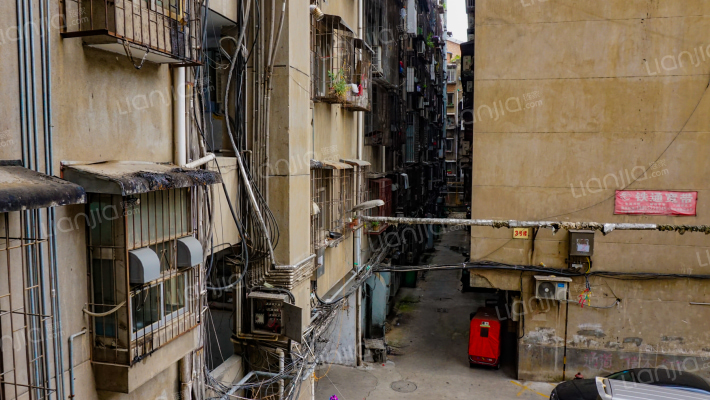 樊城化学助剂厂家属院外景图