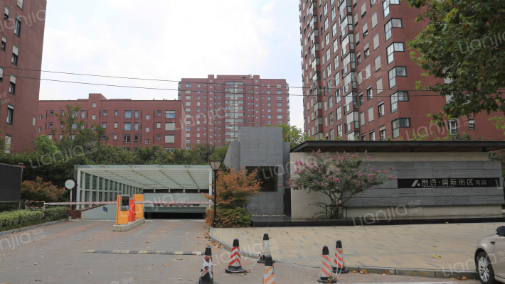 朗诗国际街区南园外景图