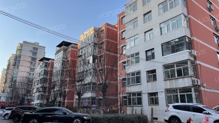 阳光花园小区外景图