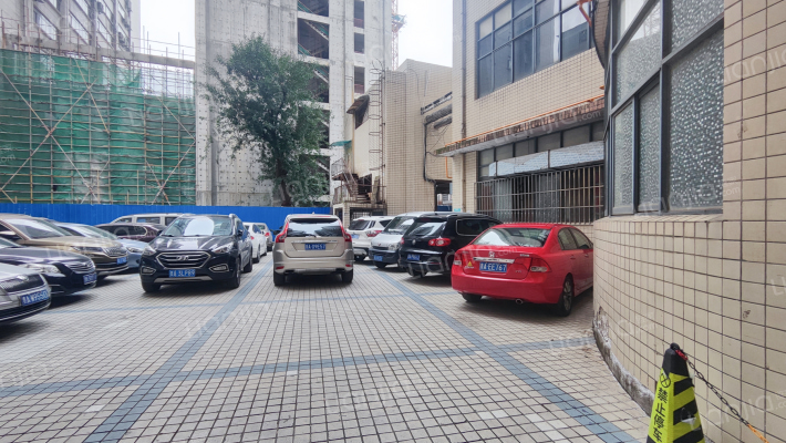林城大厦外景图