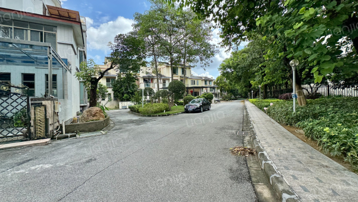 上城湾畔C区别墅外景图