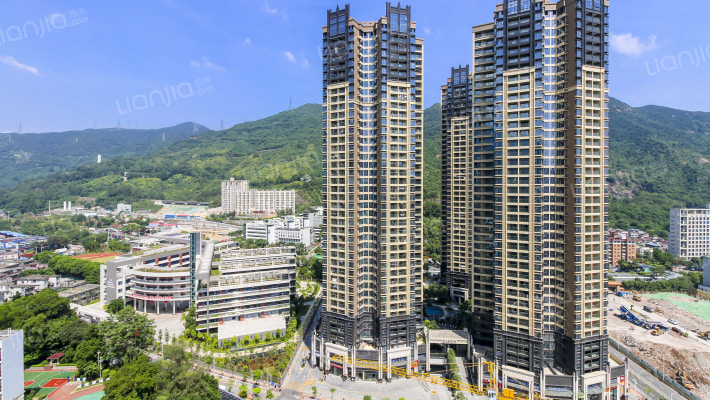 山海四季城外景图