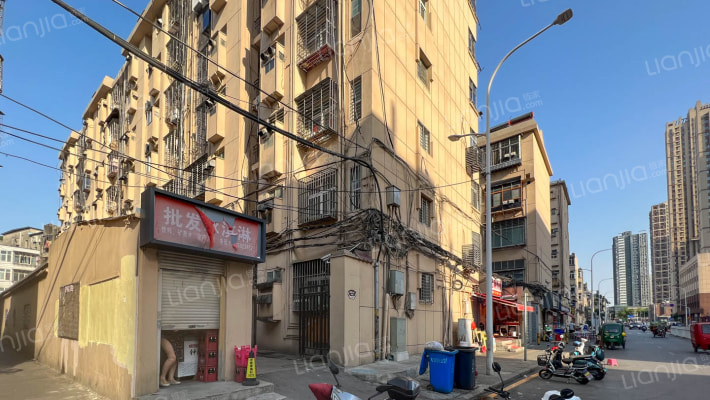 襄轴70分厂家属院外景图