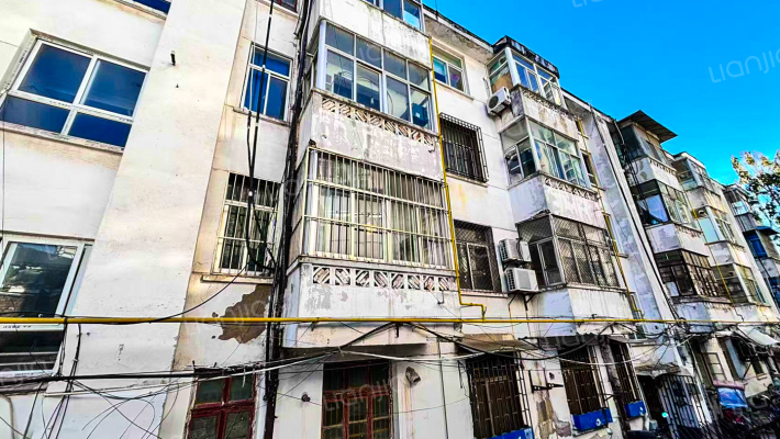 劳动局安装楼外景图