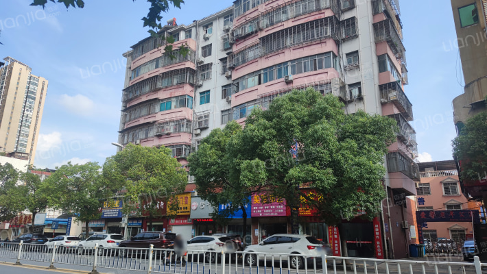 金航商住楼小区外景图