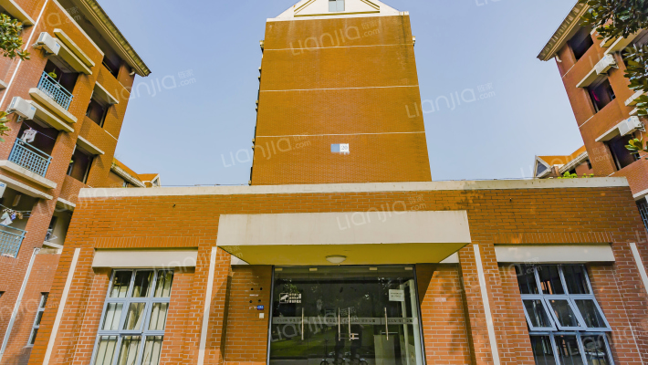 南广学院学生公寓外景图