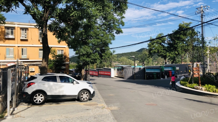 门矿西山楼外景图