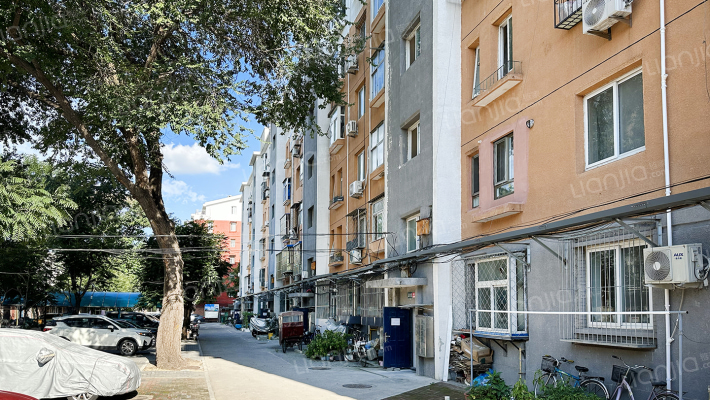 自来水公司宿舍院外景图