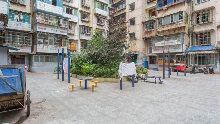 隆福商住楼外景图