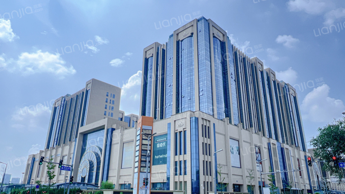 城乡世纪广场莫尔空间外景图