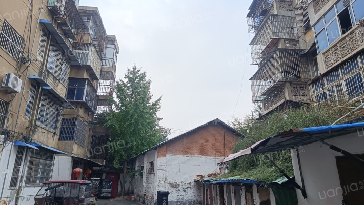 汽运东村外景图