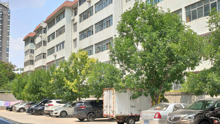 山东科技职业学院宿舍北院外景图