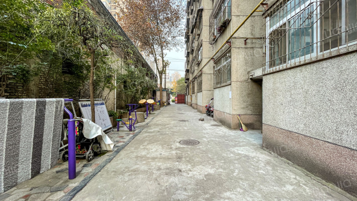 西安市财政局家属院外景图