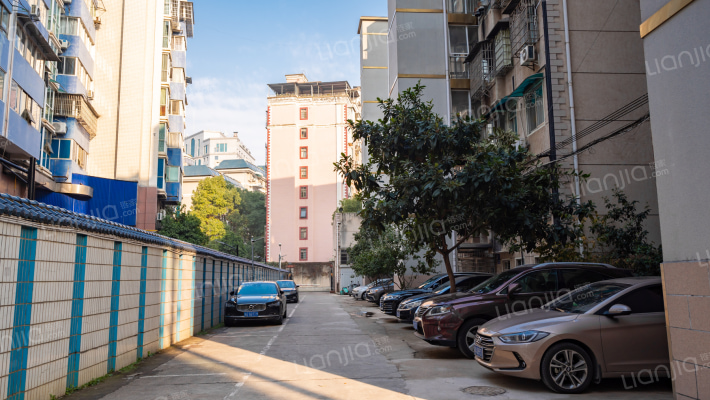 医化办宿舍外景图