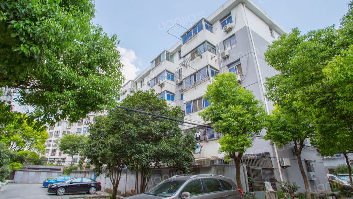 新育公寓外景图