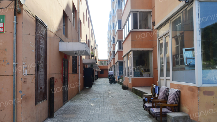 上兰滨河镇小区外景图