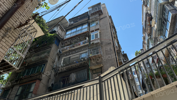 鸡公岭小学教师公寓外景图