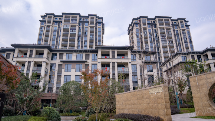 江上澜庭外景图