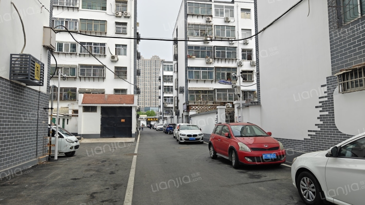 英雄山小区外景图