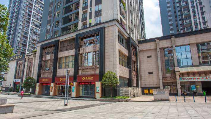 典雅中央广场外景图