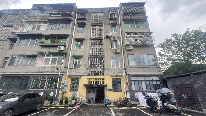 松潘家属院外景图